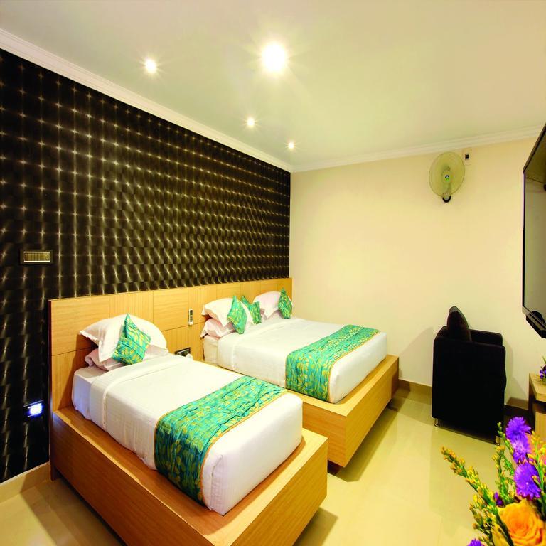 Holiday Hill Hotel & Suites Sultan Bathery Exterior foto